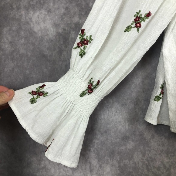 Altar’d State Top Boho Floral Embroidered Off Shoulder Blouse Crop Size Medium - Picture 4 of 10